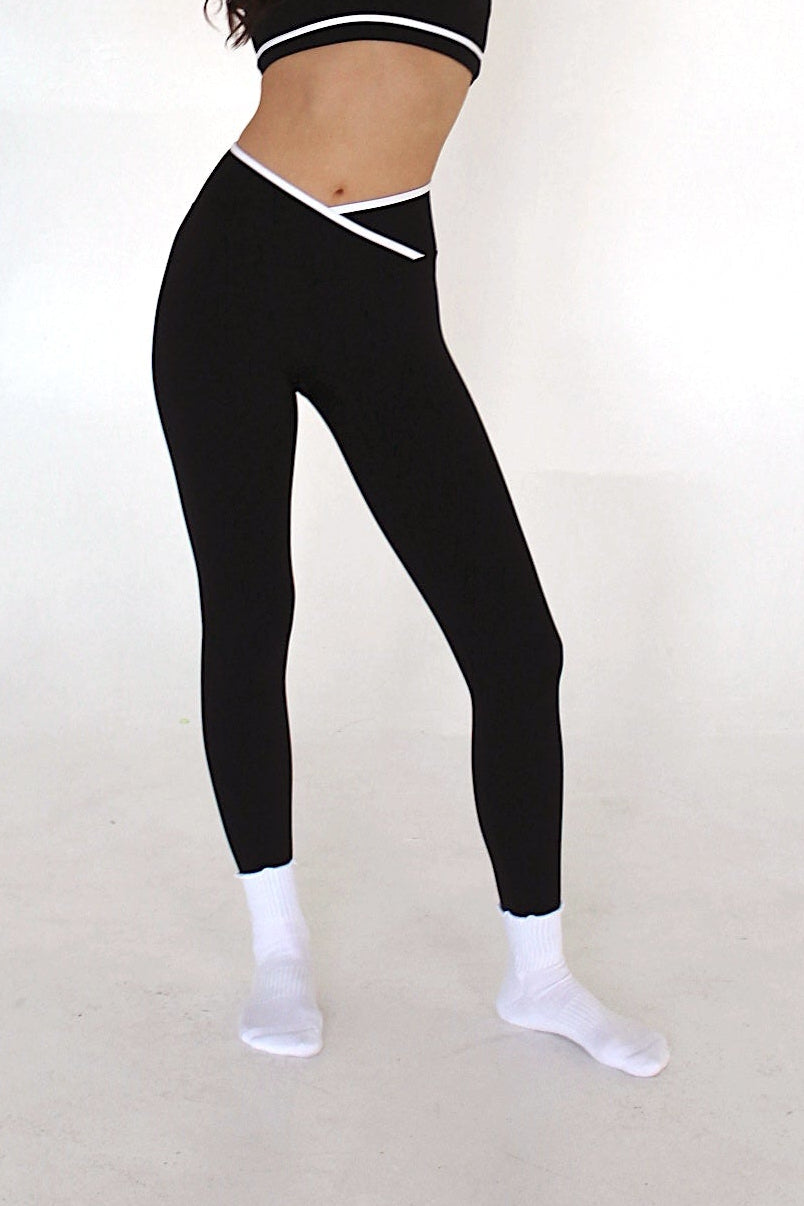 raeLUXE Cross Waist Legging